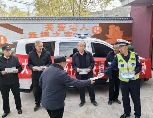 临汾公安交警走进辖区农村开展冬季“美丽乡村行”交通安全宣传活动