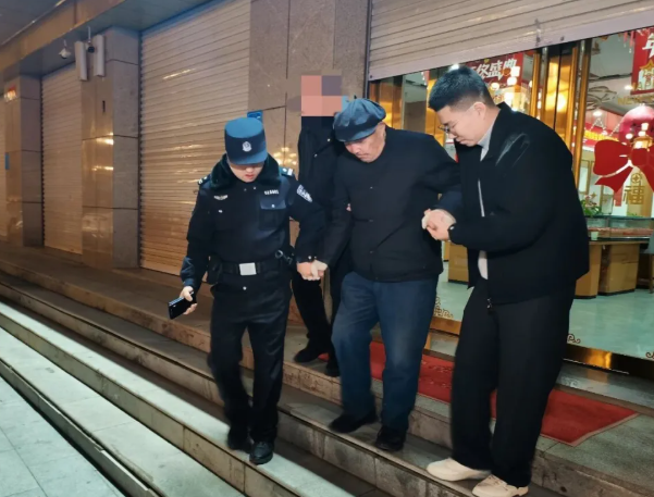 一趟返乡的归途  一份暖心的守护：太原阳曲县黄寨派出所助八旬走失老人平安返家