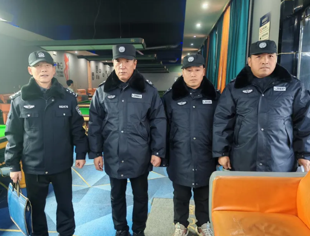 吕梁临县临州义警协同凤城社区警务室开展安全检查  筑牢基层安全防线