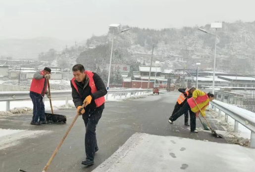 吕梁柳林：清雪护道先锋行