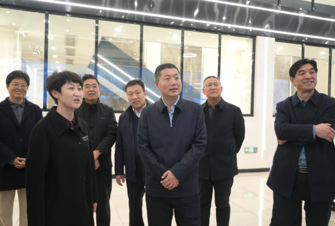 运城：杨春霞来河津宣讲党的二十届四中全会精神并走访会员企业