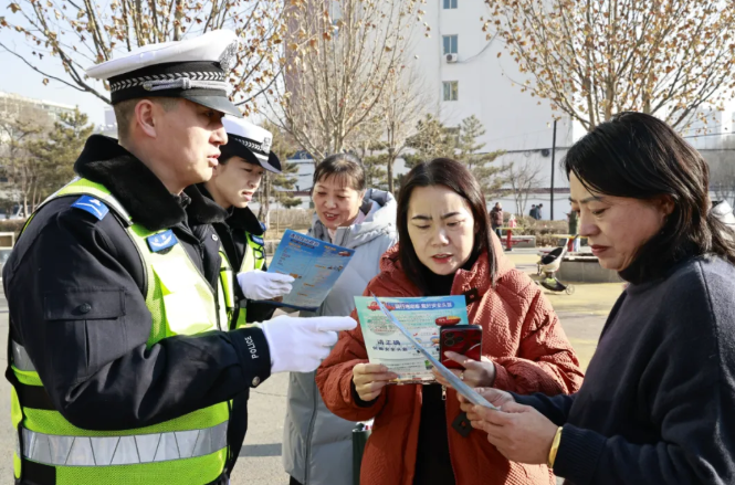 吕梁孝义公安：情系“银发一族” 筑牢交通安全防线