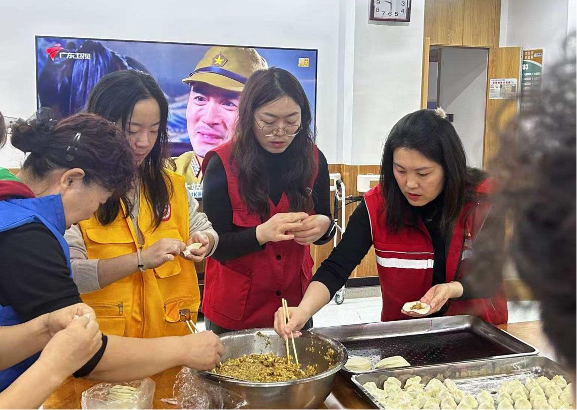 太原万柏林区和平街道玉园北社区：冬至暖意浓  饺香话团圆