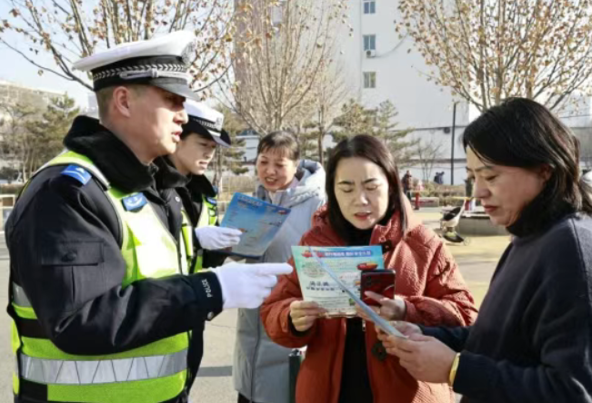 吕梁孝义：暖心！民警走进销售网点讲安全
