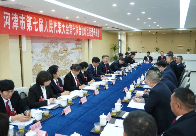 运城市委常委、河津市委书记孟维君参加城区街道代表团和柴家镇代表团审议