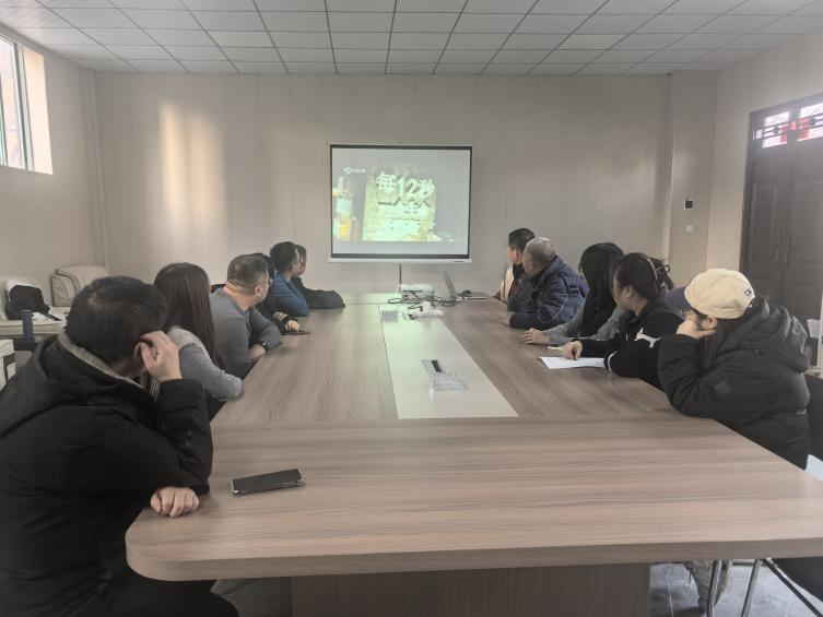 太原市政集团八公司党支部联合太原城建工程有限公司党支部开展“铭记历史  砥砺前行