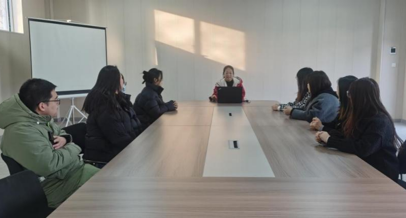 太原市政集团八公司联合太原城建工程有限公司开展“筑牢法治信仰  践行青春力量”活