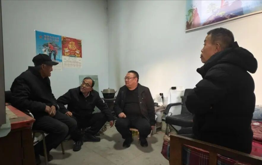 运城万荣县自然资源局赴帮扶村开展走访慰问活动