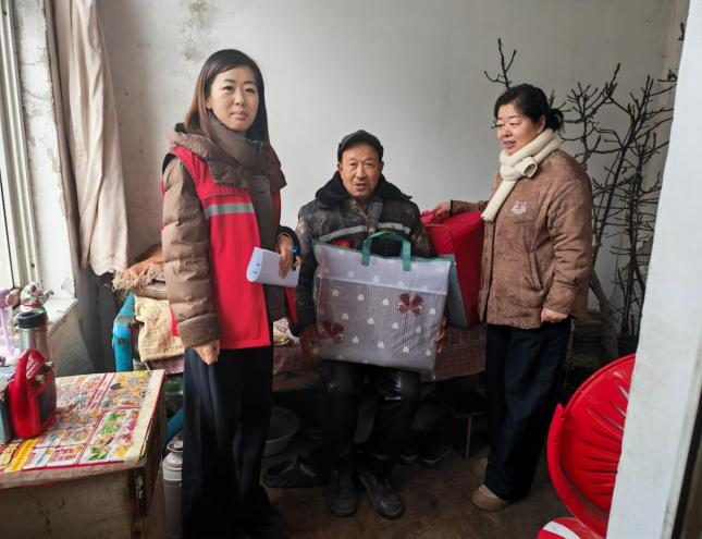 太原万柏林区西铭街道：暖心慰问融寒冬  情系群众保民生