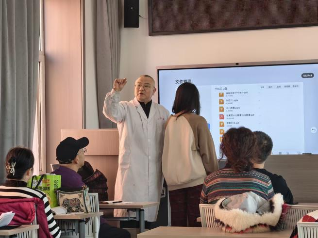 太原万柏林区兴华街道：居民夜校第二期中医推拿课程顺利开课