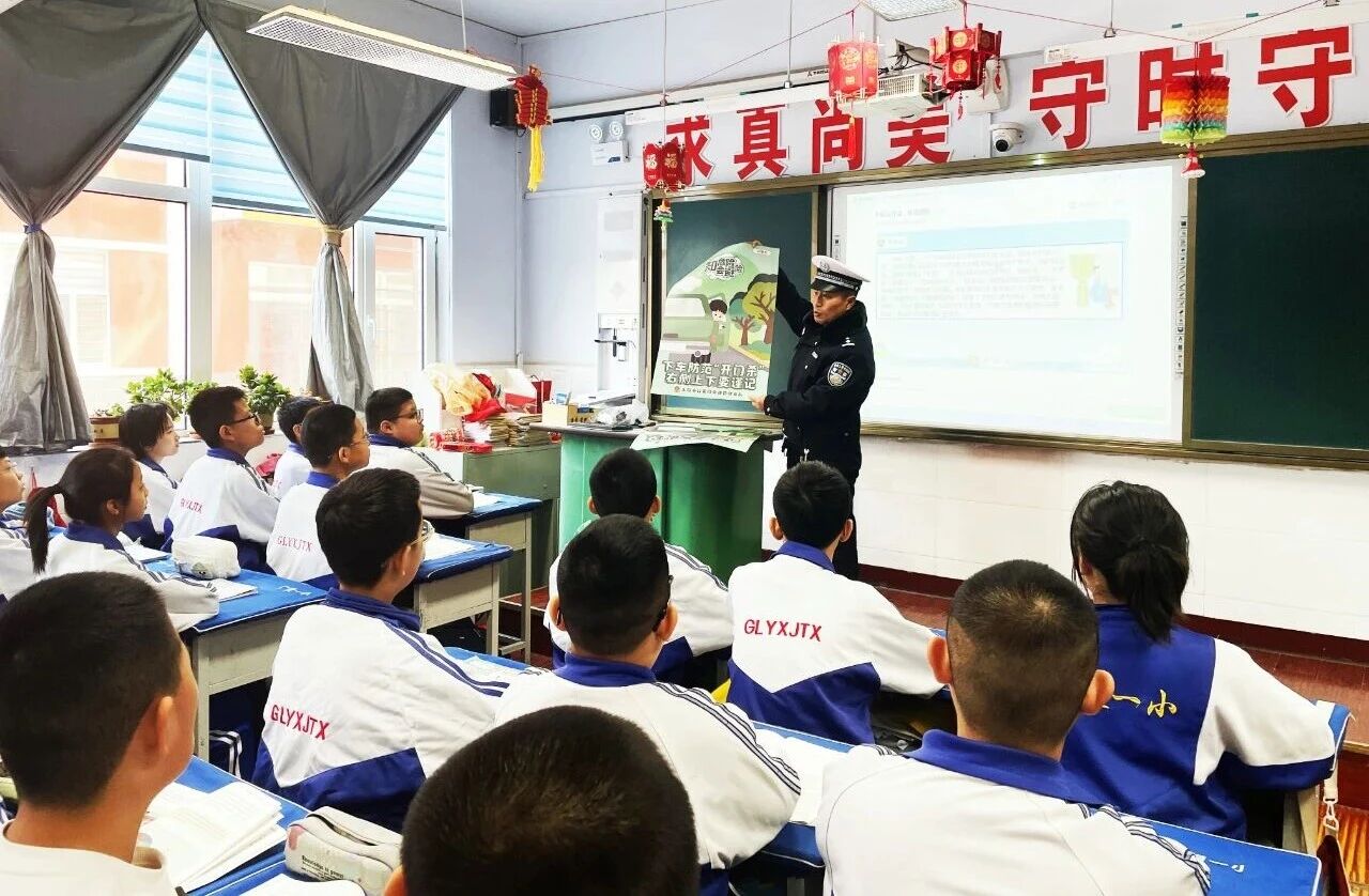 大同广灵公安交警进校园 、讲安全！共筑平安成长路