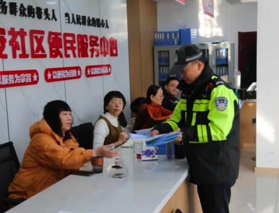 临汾公安交警进社区宣传，筑牢生命安全“防护墙”
