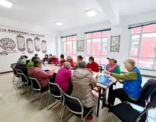 告别“数字鸿沟”！太原尖草坪区汇丰街道兴华西社区网格员带老人解锁智能生活