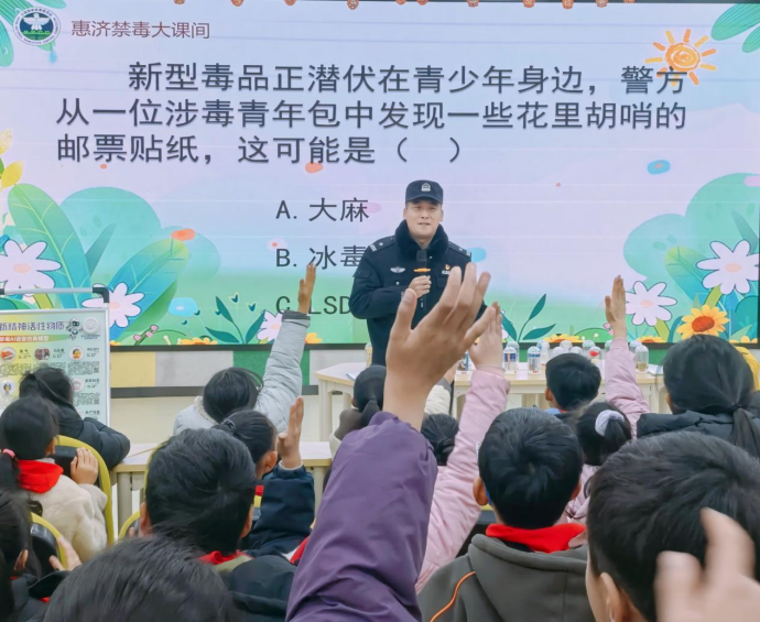 河南郑州:萌小芽上线!禁毒大课间解锁防毒新技能834.png