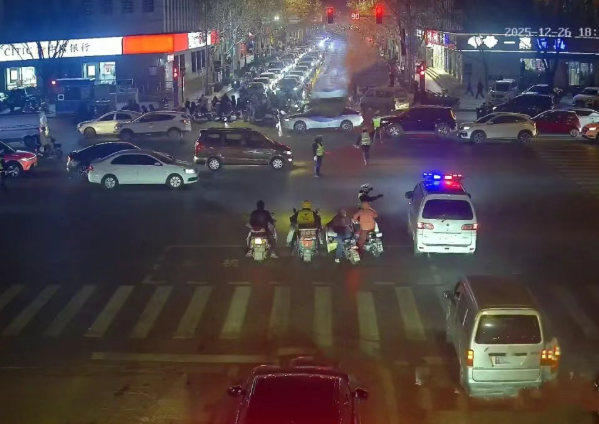 吕梁汾阳市交管：为生命开道！争分夺秒护送脑出血老人就医