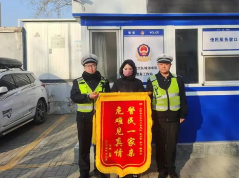 临汾安泽公安：护学路上的暖心救助