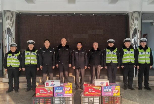 岁月更替  守护依旧 ——吕梁交城交警元旦“警”相随