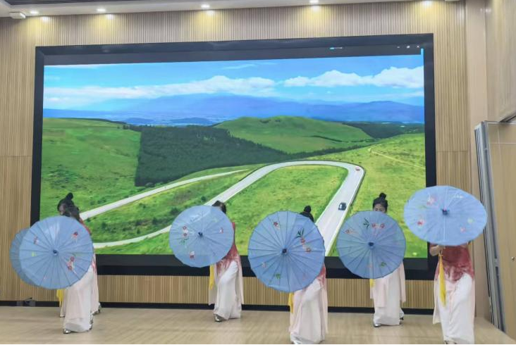 太原万柏林区南寒街道：活动室里舞翩跹，幸福相聚心连心