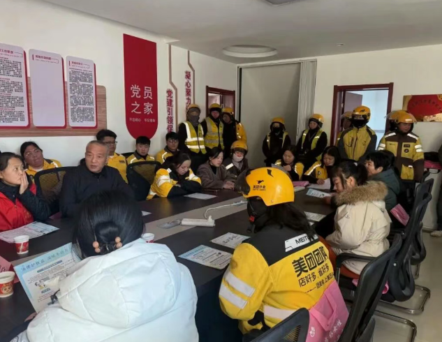 临汾市各级妇联开展“百名女律师巾帼普法基层行”宣传活动