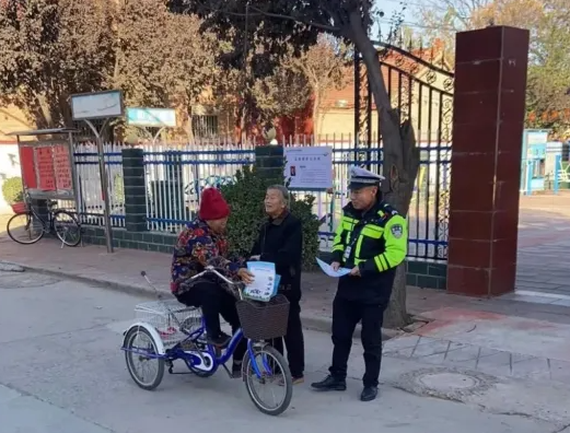 临汾公安交警交通安全进乡村 文明出行护平安