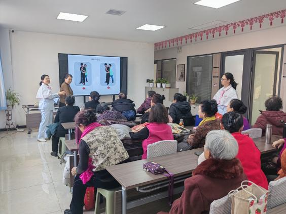 太原万柏林区南寒街道：“一老一小”共绘幸福画卷