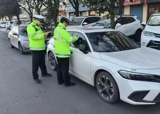 靶向治理违停顽疾！运城稷山县公安局交通管理大队开展城区道路交通秩序专项整治