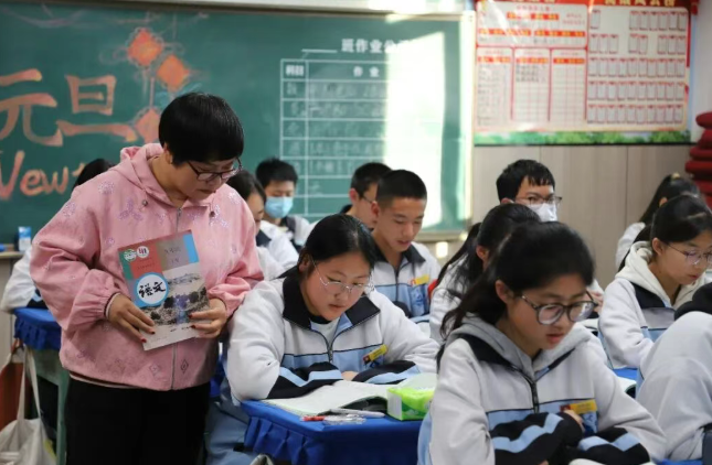 太原小店区第三中学校：立德树人育桃李  薪火相传谱新篇