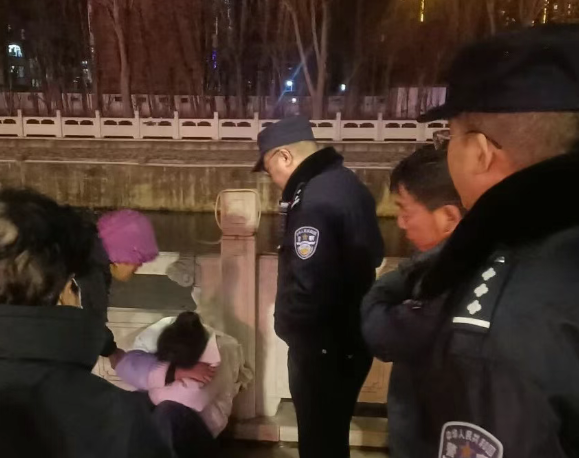 长治潞城：夫妻琐事拌嘴欲跳河，民警紧急救助化危机！