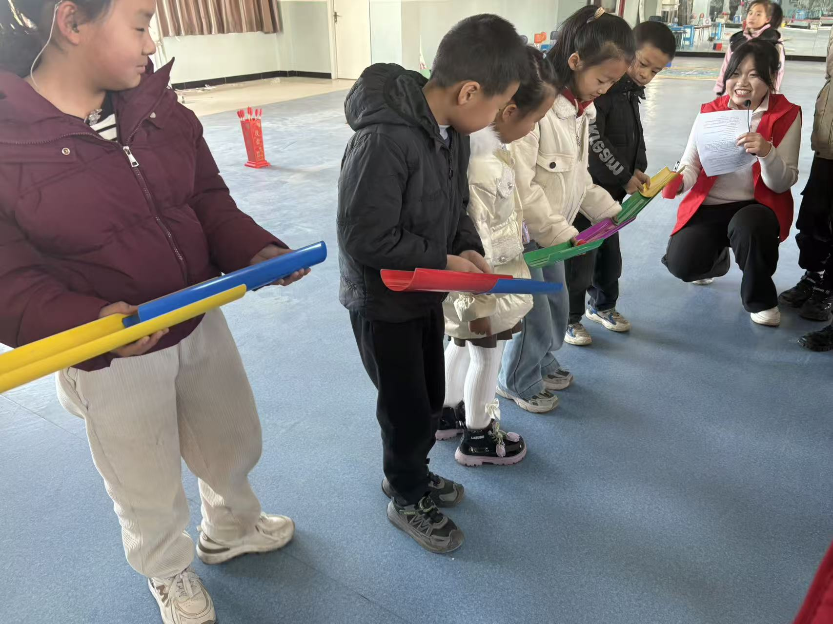 从安静一角到团队中央：听障女孩小妍的“融合之光”