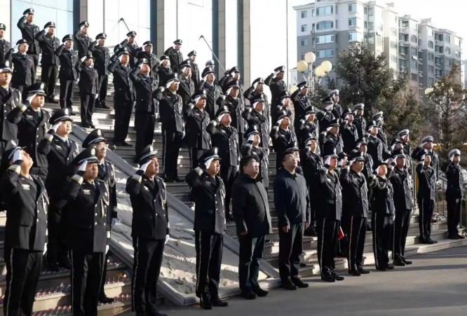 长治沁源：赵永进出席县公安局庆祝第六个中国人民警察节升国旗迎警旗仪式