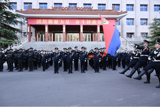运城市公安局举办迎警旗仪式庆祝第六个中国人民警察节