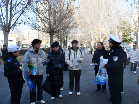 吕梁汾阳市公安：交通安全进校园  守护青春平安路