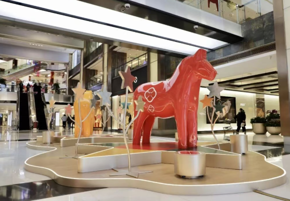 太原小店区：红金跃动满城春 “马元素”点燃新春消费热