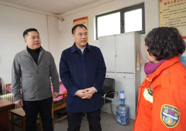 河津市委副书记、市长李京义以“四不两直”方式督导检查森林防火