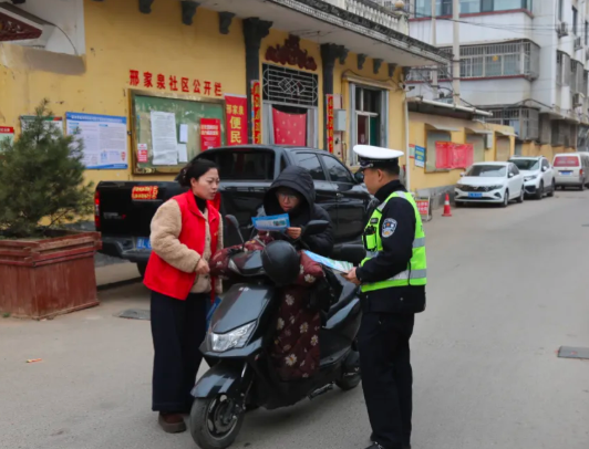 临汾公安交警交通安全进乡村  共筑平安回家路