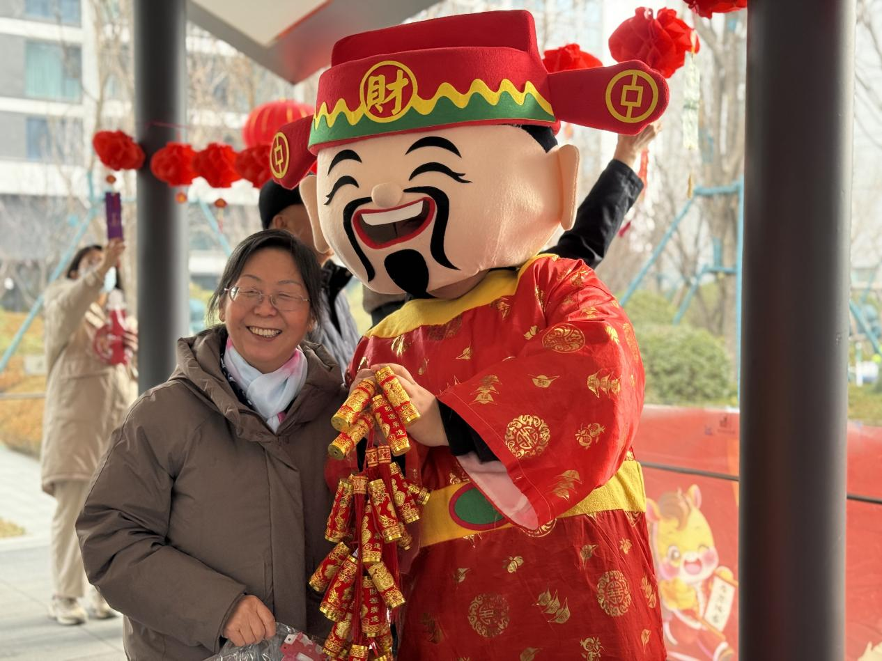 太原万柏林区长风西街街道：“元宵游园会”共绘邻里团圆画卷