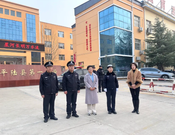 运城平陆县公安局党委班子成员集中开展春季“护学”活动