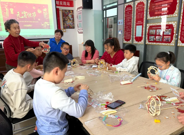 太原尖草坪区兴华东社区“花式”闹元宵，槐园社区“组团”学雷锋