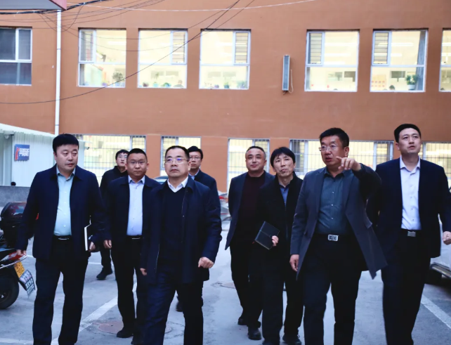 吕梁石楼县委书记杜侯平深入石楼一中调研指导教育工作