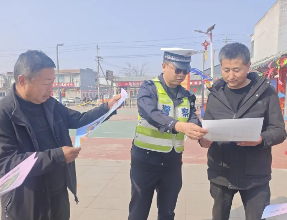 吕梁文水：国道沿线讲安全  交警护航暖民心