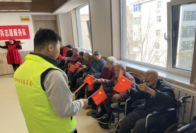 太原万柏林区：慈善暖桑榆  爱心护夕阳