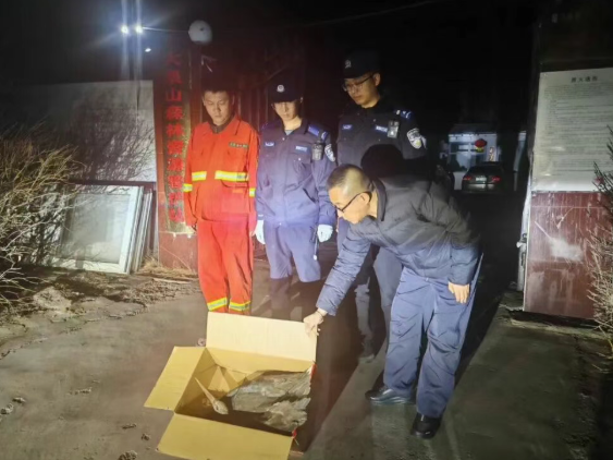 深夜警民接力！大同这只“鸟中大熊猫”黑鹳获救了