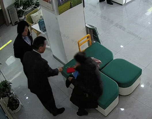 中国农业银行山西分行：被遗忘在银行的手包