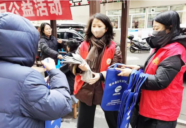 太原迎泽区医保局：学雷锋践初心，医保服务暖民心
