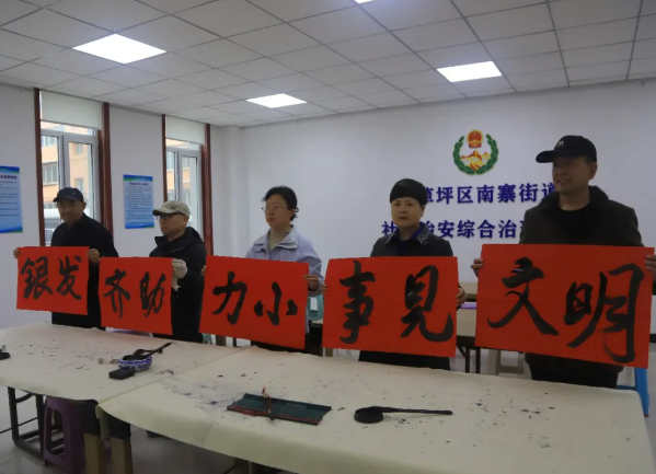 “遛狗牵绳”“规范停车”——太原尖草坪区南寨街道新华西社区银