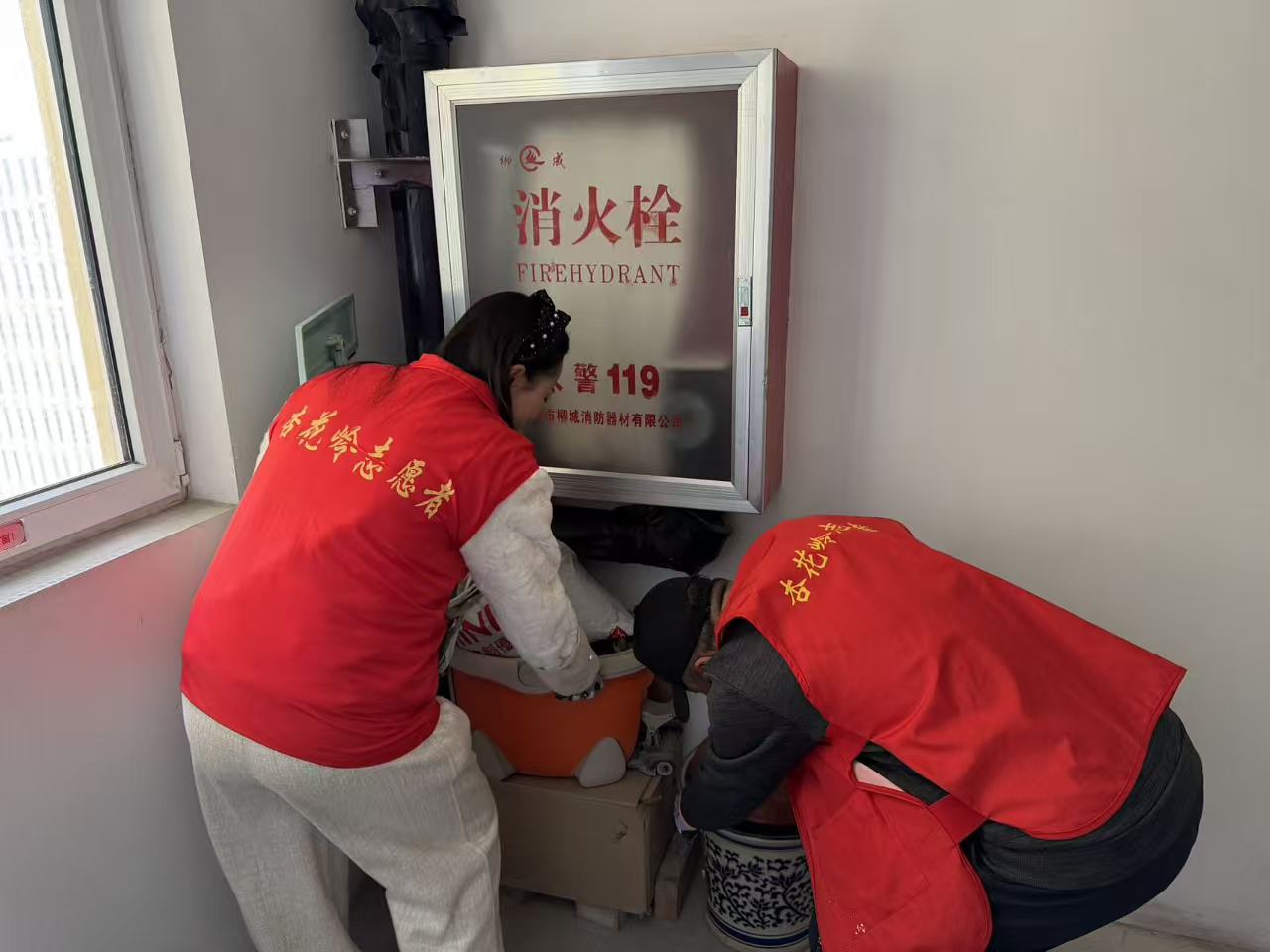 太原杏花岭区敦化坊街道河北里社区开展“靓丽星期五”清扫志愿服务活动