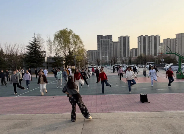 跳出健康  舞动风采——临汾市人民医院妇联组织开展职工广播体