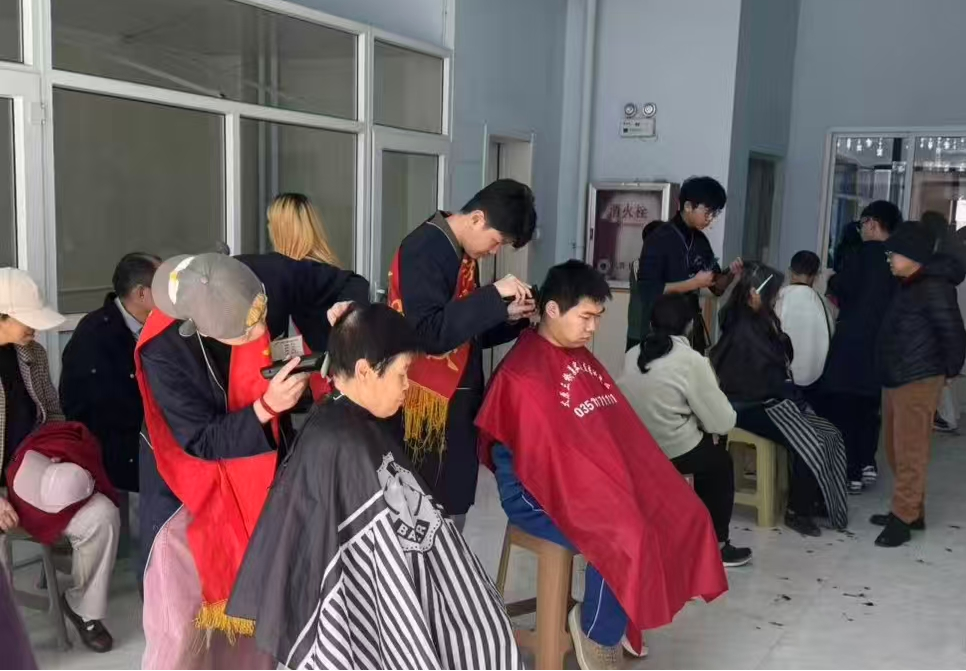 太原迎泽区双塔街道绿地东山社区：织密便民服务网，架起民心连心桥