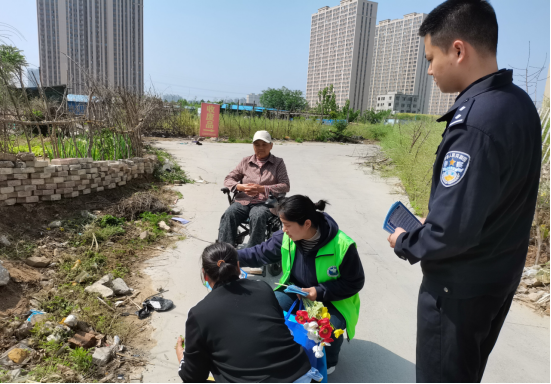 河南郑州：田间地头细排查 商业街上广宣传