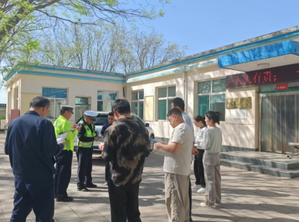 “进学校、进企业、进农村”——临汾市公安局交管支队三大队持续开展交通安全宣传活动